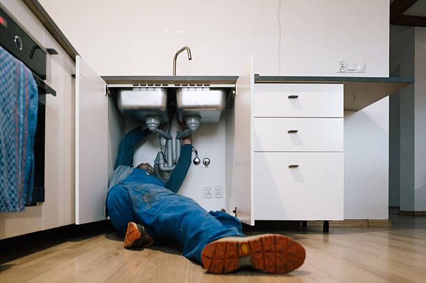 Professional Plumbing technician working in Heisson, WA
